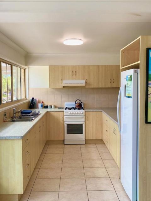 Orchid Beach Apartments Фрейзър Айлънд Екстериор снимка
